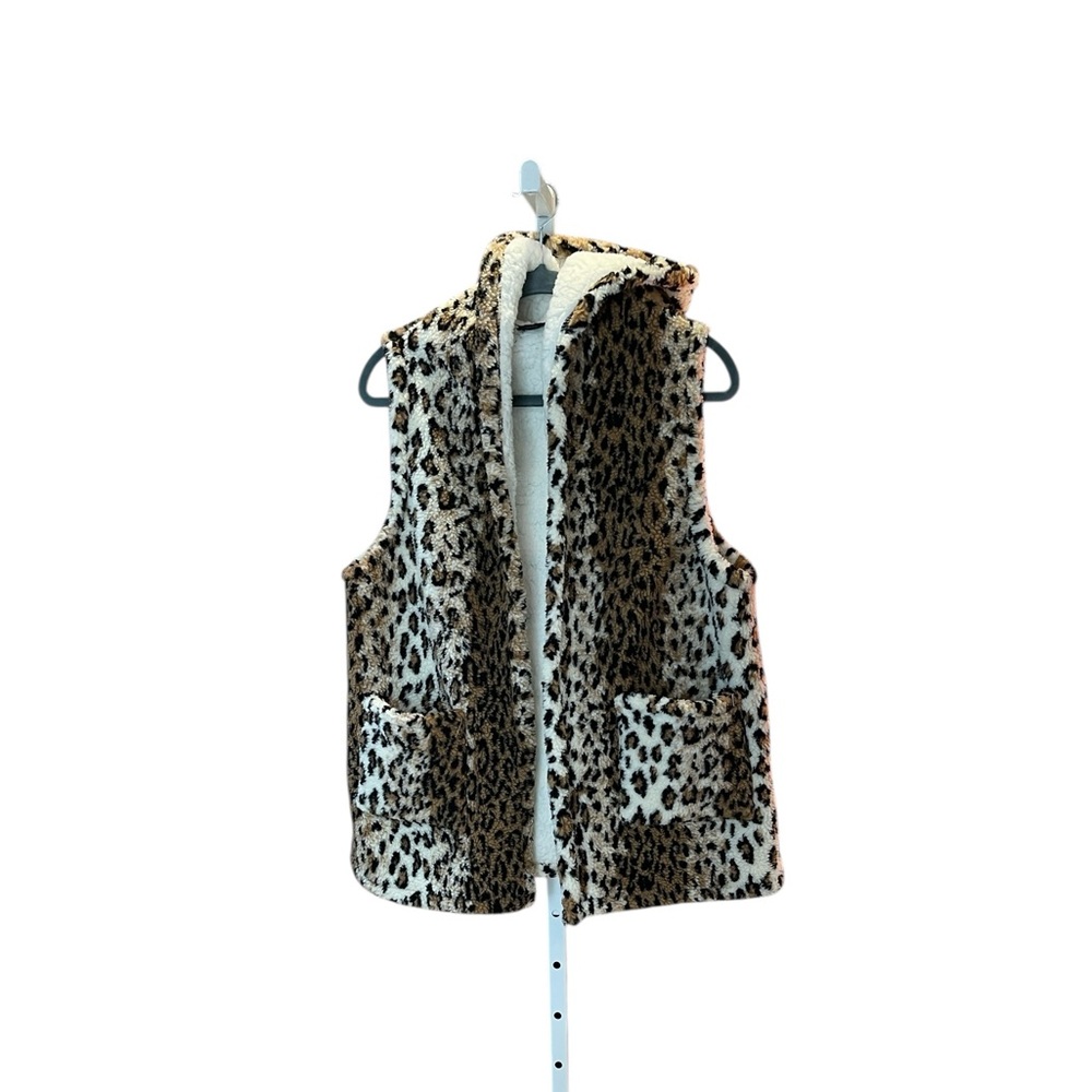 Coco + Carmen Leopard Print Sherpa Vest in Cream and Brown